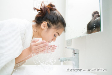 洗完脸后要用化妆水保养吗?