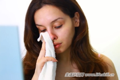 还在硬挤黑头粉刺吗?此方法即刻让你恢复干净漂亮鼻头